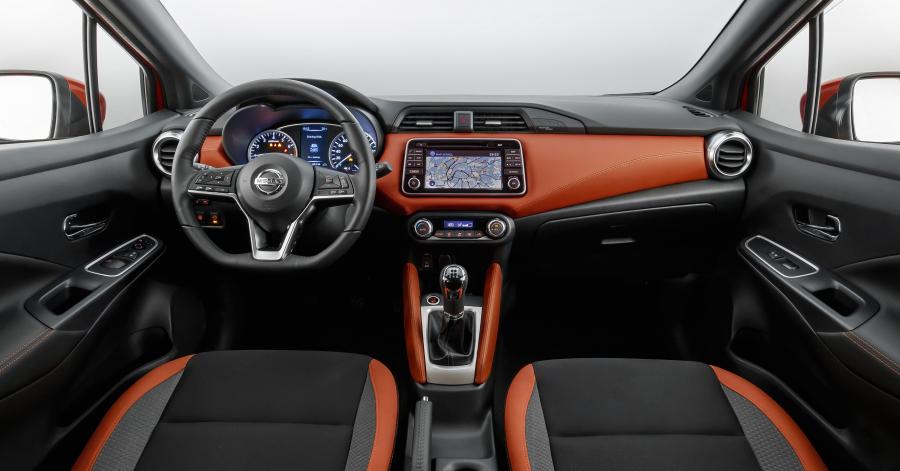 Торпедо Nissan Micra 2016 года  (фото 13 из 22)